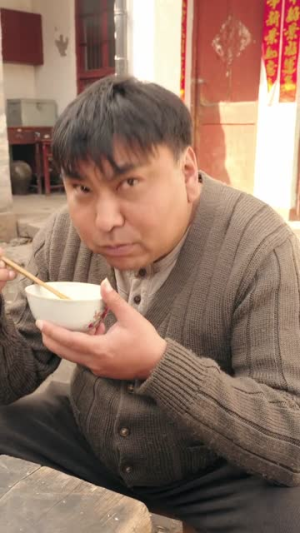 大年初一，我被送到了敬老院（60集）短剧