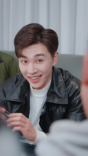 神豪：开车就赚钱，我干干干（80集）最火爆的短剧