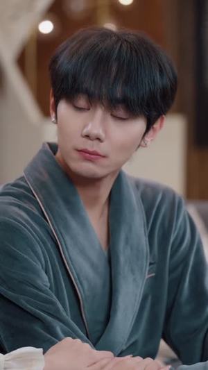 被甩后激活神豪系统，前女友追悔莫及（81集）短剧精彩片段