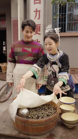 穿越医毒双绝女：苗疆神女驭夫记（82集）精彩短剧推荐