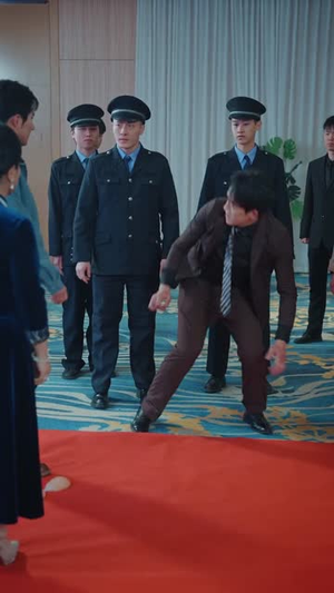 倾尽家产，校花是个诈骗犯（47集）免费短剧看全集