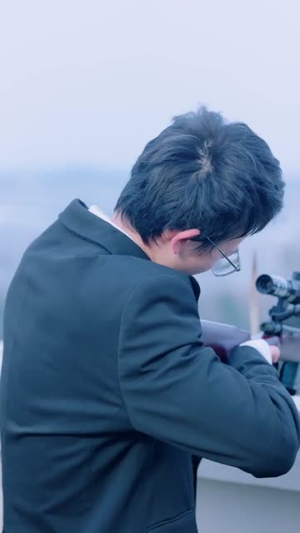 全知赋能：我从司机变成资本之王（80集）全集下载