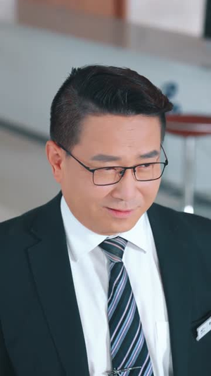 举报我堆杂物，我反手搬走电梯（75集）快来看短剧