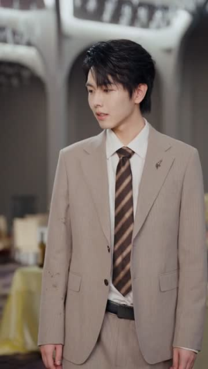 暮色暗涌（50集）女主谁演的