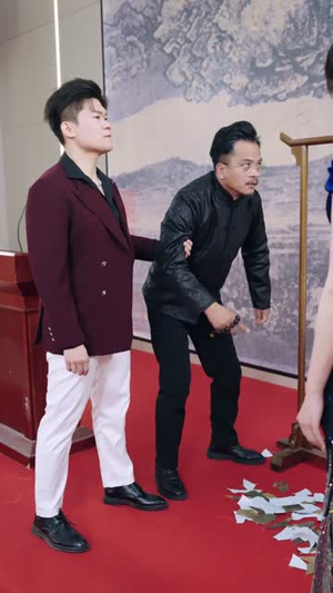 直播鉴宝:百元开局,狂赚八千万(70集) 直播鉴宝:百元开局,狂赚八千万(70集)短剧上头又好看