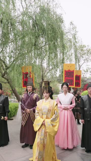 女丐：我用百宝袋在古代发家致富（104集）免费观看全集