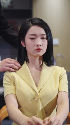 天降代码女友,我逆袭了(30集) 天降代码女友,我逆袭了(30集)精彩短剧追不停