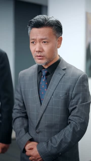 我能看见每个人的真实身份(76集) 我能看见每个人的真实身份(76集)解说