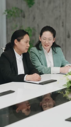 带岳父蒸桑拿,妻子秘书不让进(61集) 带岳父蒸桑拿,妻子秘书不让进(61集)短剧太好看了