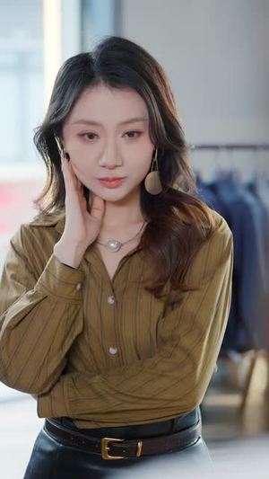 高冷校花救济我，我靠贴贴成神豪（80集）去哪里看