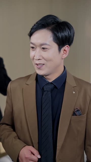 被渣后，我用灵镜带全村致富（78集）男主角是谁