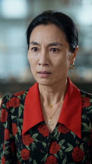 帮发小餐馆撑场子被骂,我结账后他却慌了(71集) 帮发小餐馆撑场子被骂,我结账后他却慌了(71集)免费观看就是爽