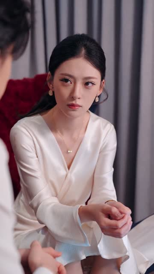 拦下影帝豪车后，我与他契约成婚（94集）最近很火的短剧