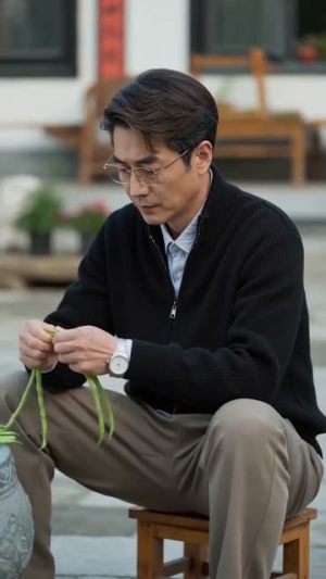 公司年会，员工送我一桌大饼（65集）短剧爆款推荐