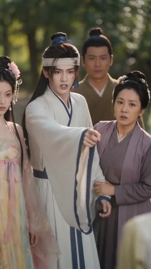 荒年嫁憨夫，我直接养成战神（33集）最新上映的短剧